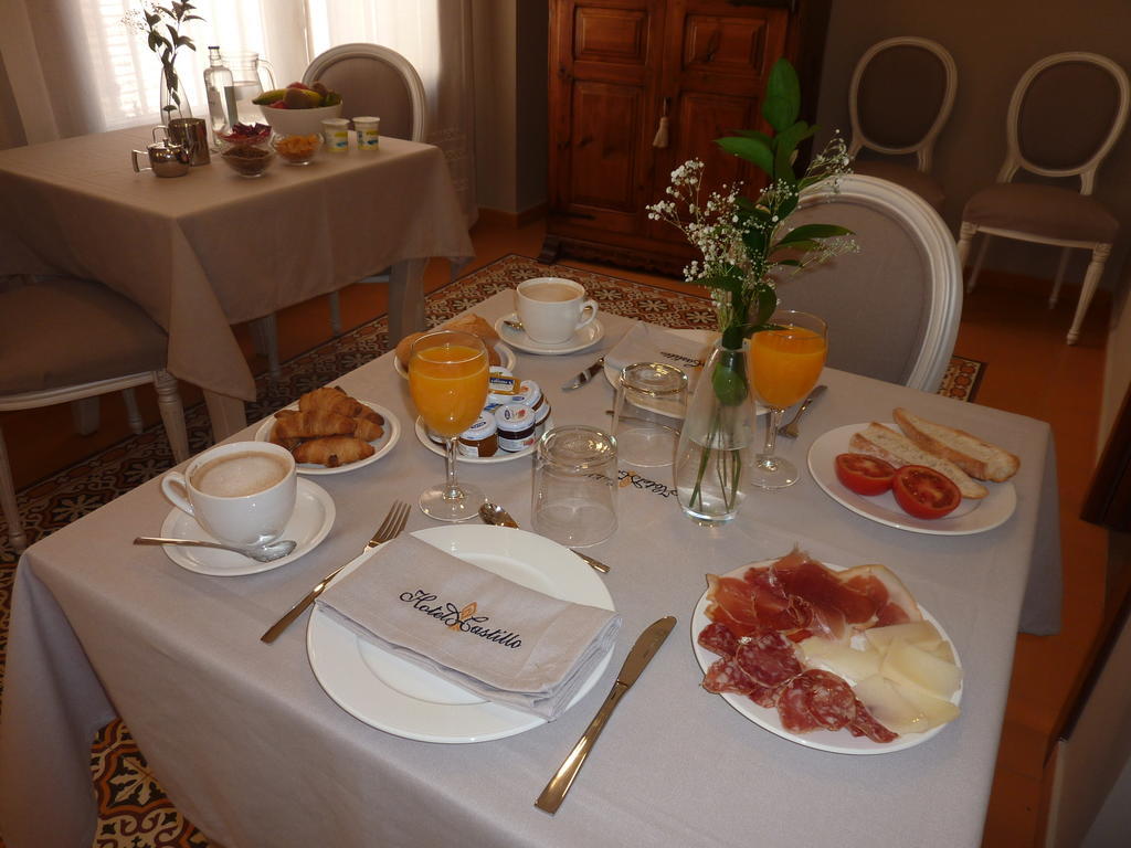 Hotel Castillo De Alquézar Buitenkant foto