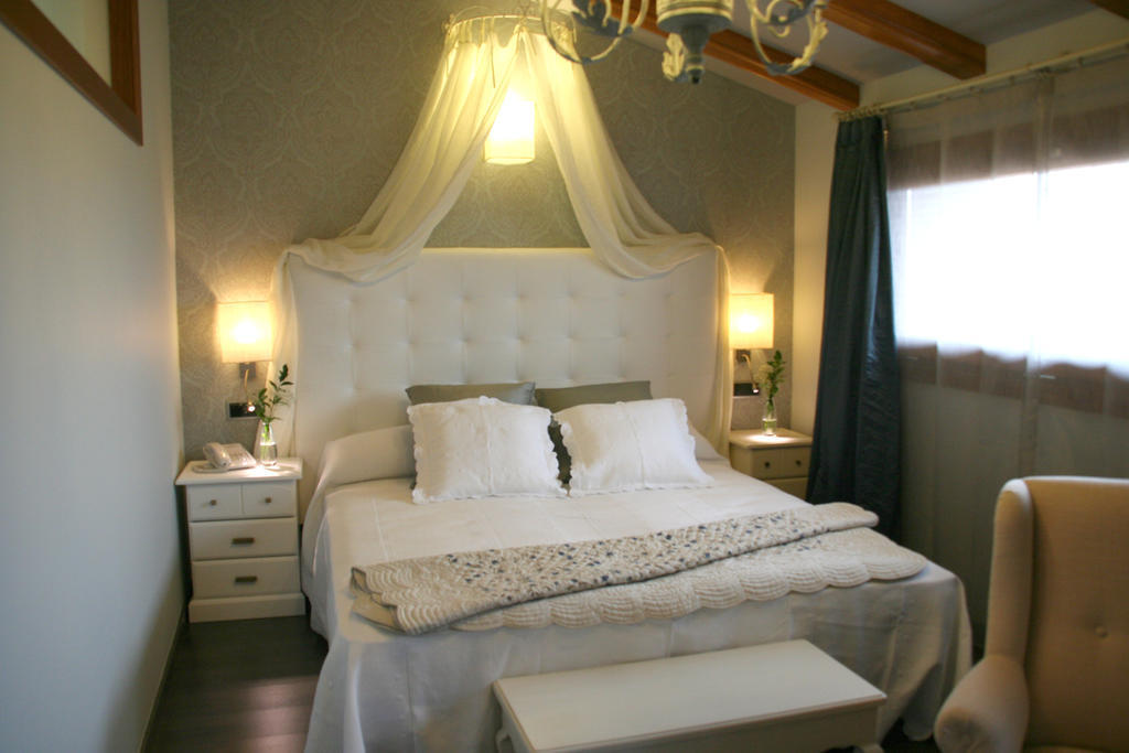 Hotel Castillo De Alquézar Kamer foto