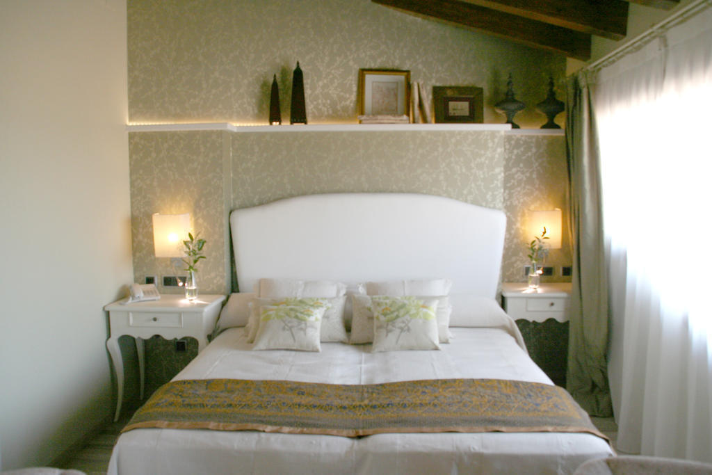 Hotel Castillo De Alquézar Kamer foto